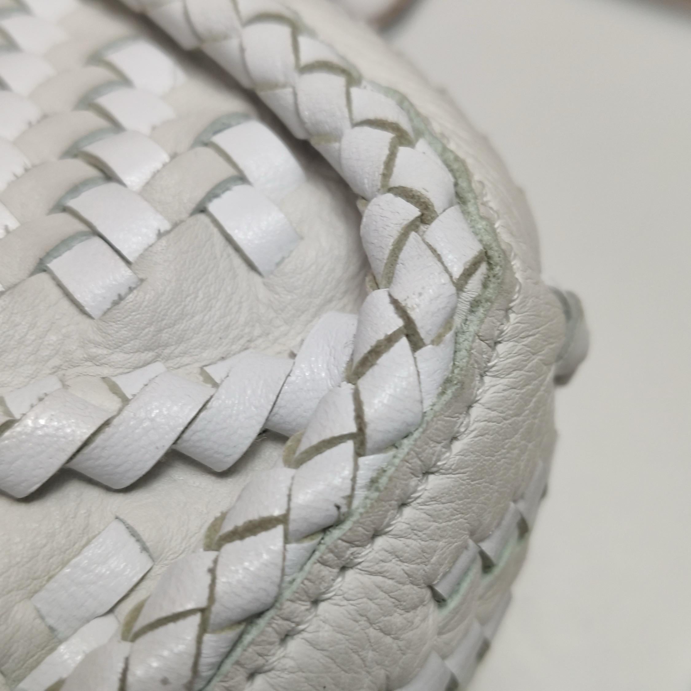 Loewe Puzzle Petit sac à bandoulière en cuir tressé blanc en vente 6