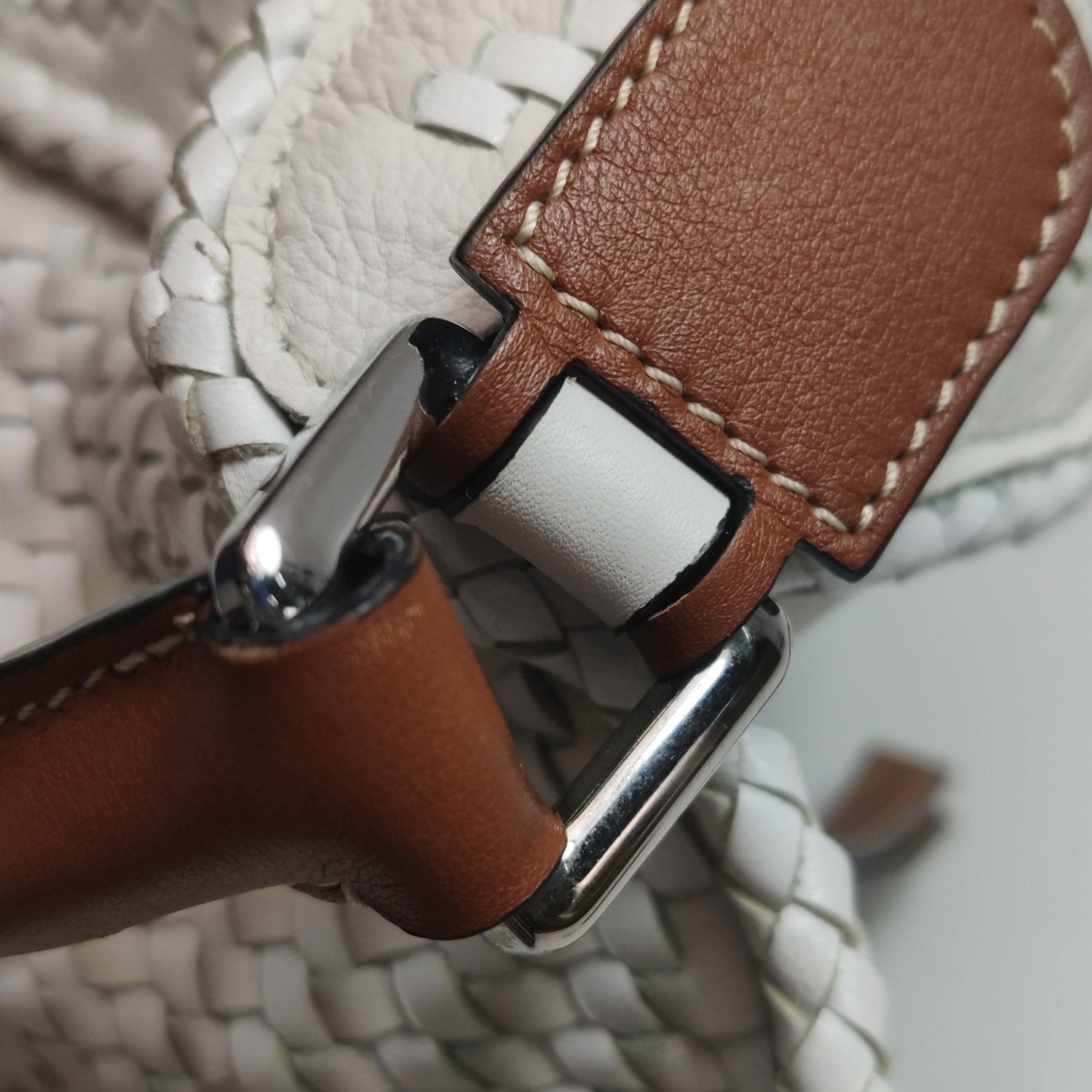 Loewe Puzzle Petit sac à bandoulière en cuir tressé blanc en vente 8