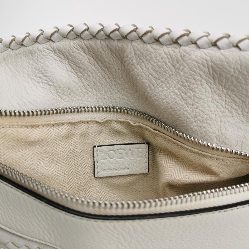 Loewe Puzzle Petit sac à bandoulière en cuir tressé blanc en vente 2