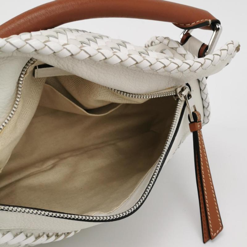 Loewe Puzzle Petit sac à bandoulière en cuir tressé blanc en vente 3