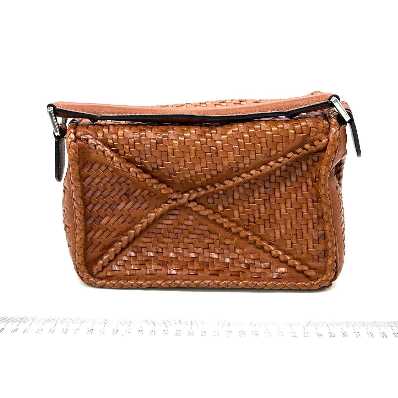 Loewe Puzzle Small Leather Woven Caramel Tan Crossbody Bag
 These are professional photos of the actual bag .
 
 Expertly crafted from premium calfskin leather, this crossbody bag is meticulously woven together from strips of the same material. The