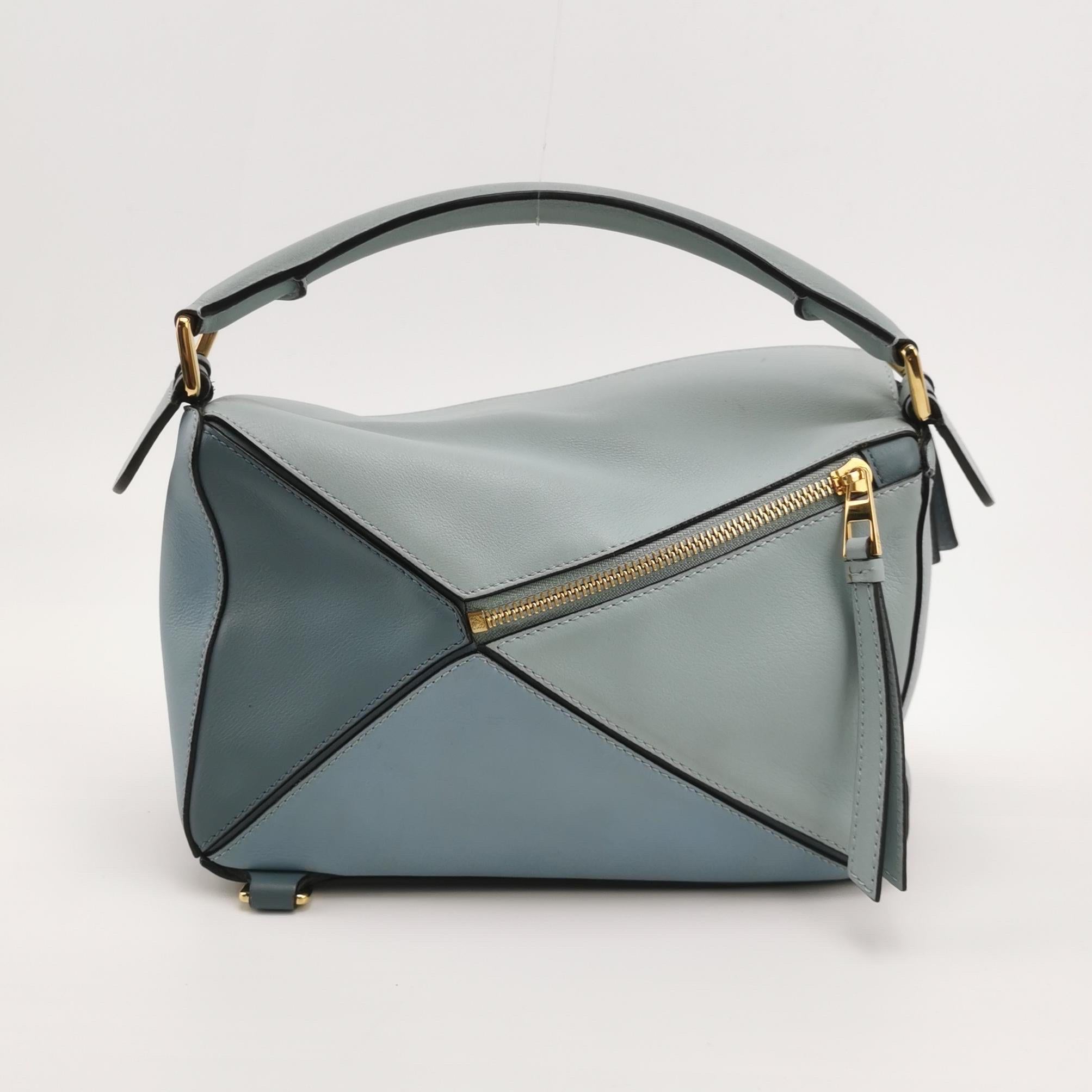 Bolso Loewe Puzzle Pequeño Piel de Becerro Azul Multicolor en Bueno estado para la venta en AUBERVILLIERS, FR