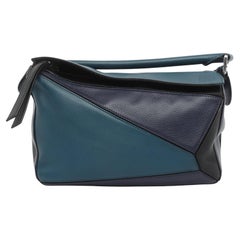 Loewe Puzzle, petit sac en cuir de veau bleu marine multicolore