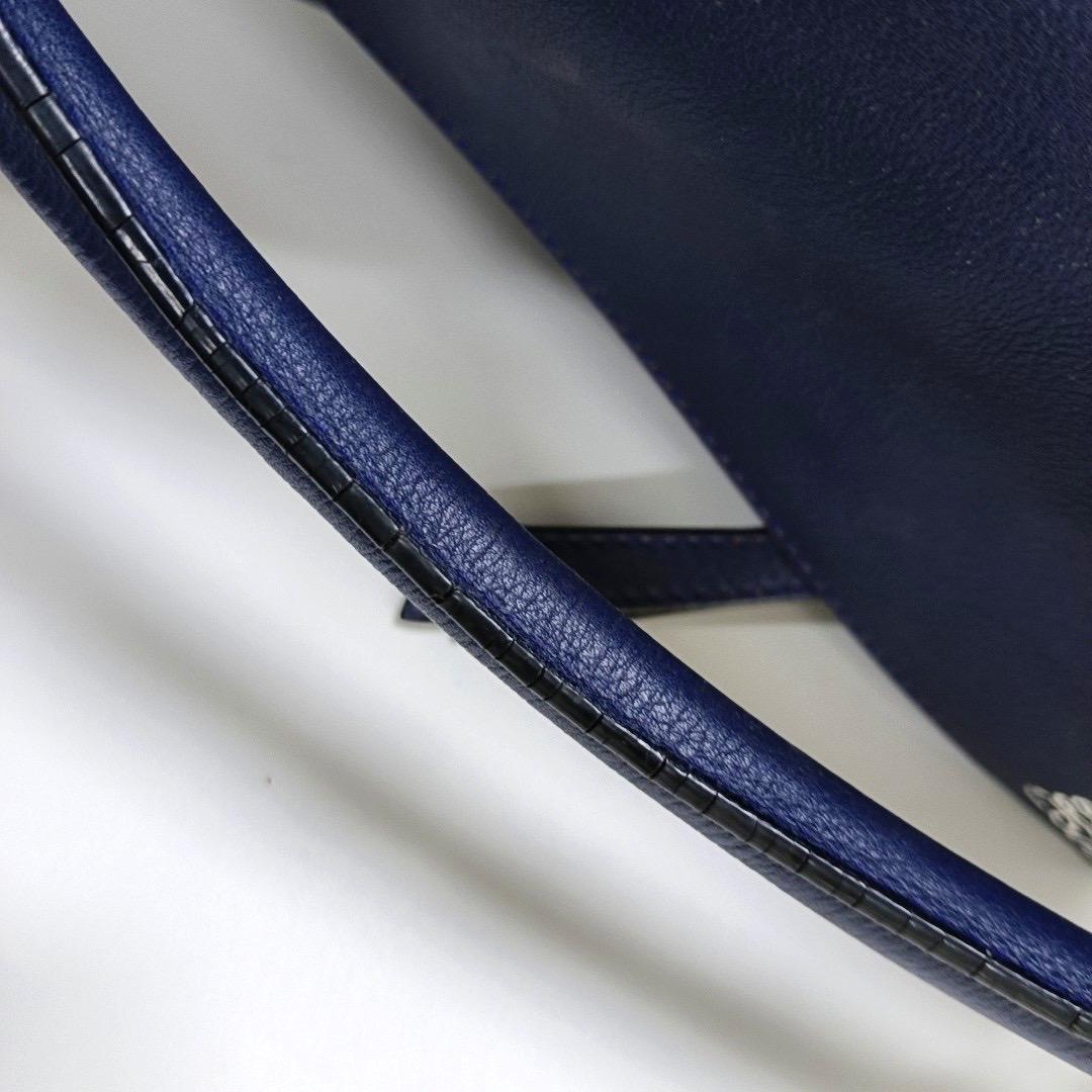 Loewe Sac en cuir de veau Puzzle Small Navy en vente 6