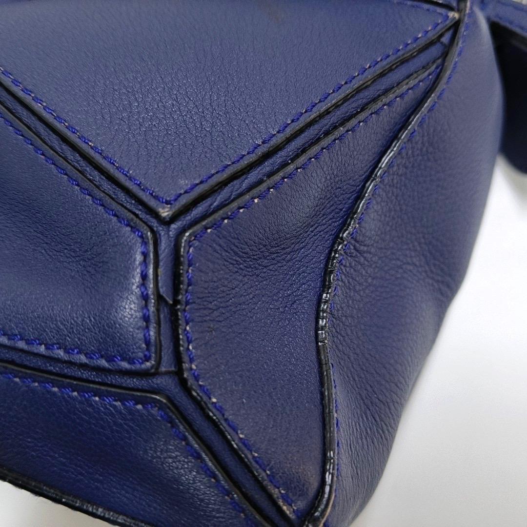 Loewe Sac en cuir de veau Puzzle Small Navy en vente 8