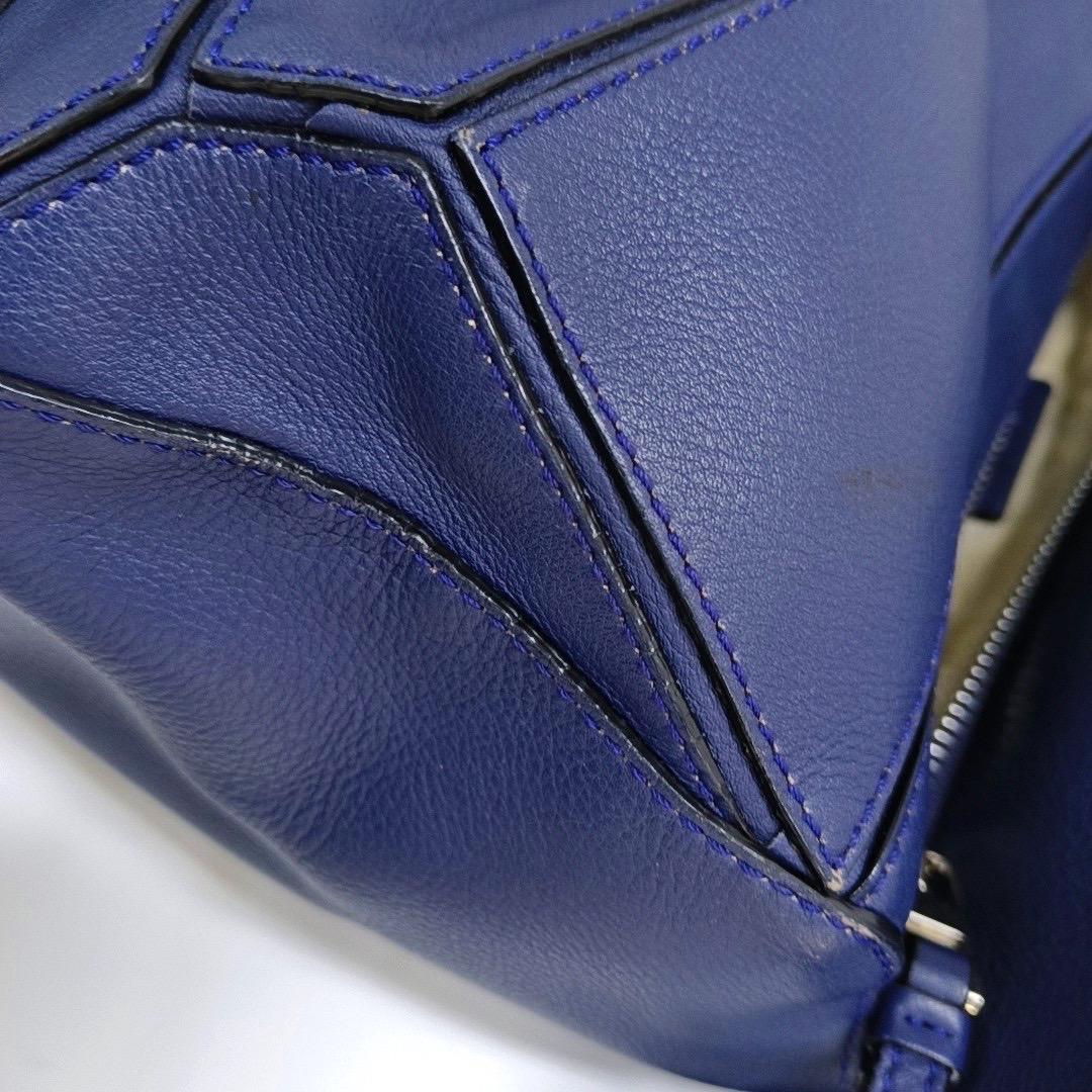 Loewe Sac en cuir de veau Puzzle Small Navy en vente 9
