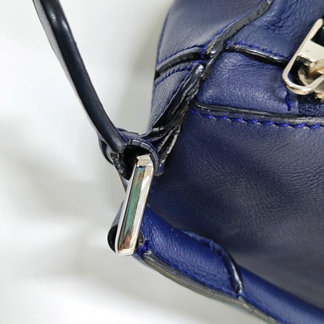 Loewe Sac en cuir de veau Puzzle Small Navy en vente 10