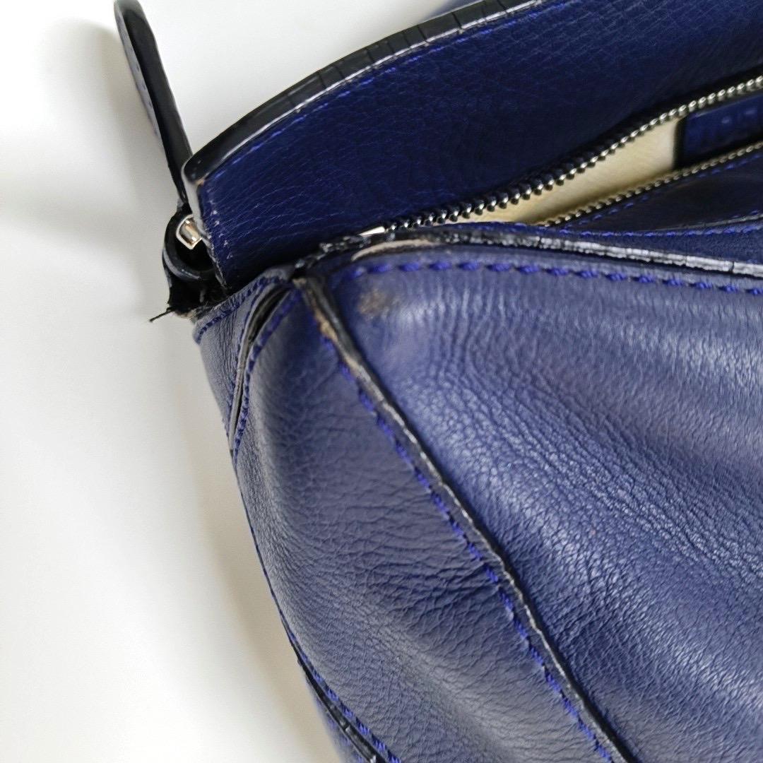 Loewe Sac en cuir de veau Puzzle Small Navy en vente 11