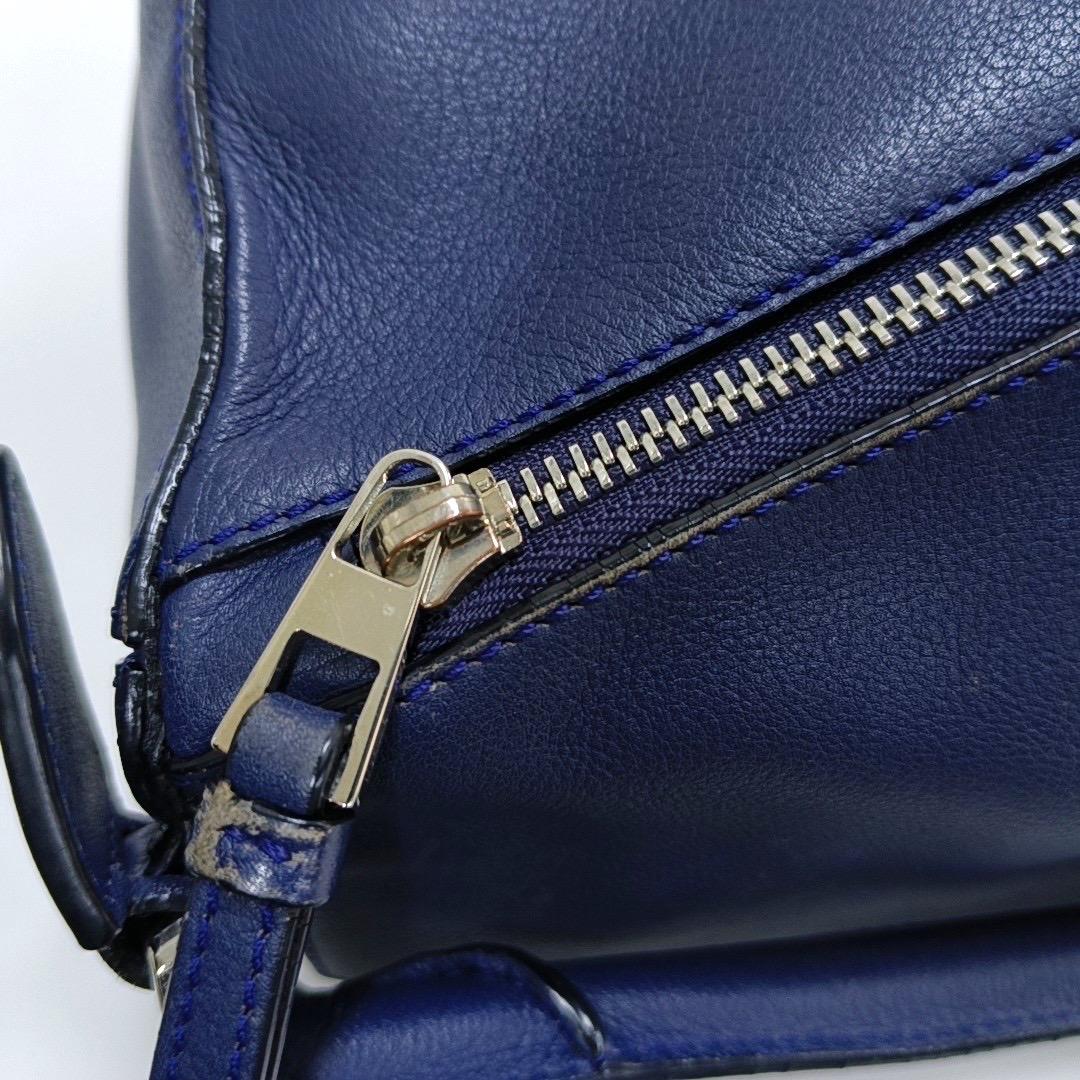 Loewe Sac en cuir de veau Puzzle Small Navy en vente 13