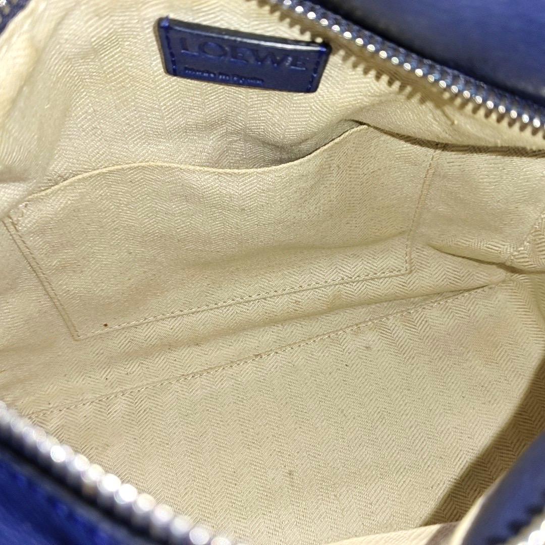 Loewe Sac en cuir de veau Puzzle Small Navy en vente 14