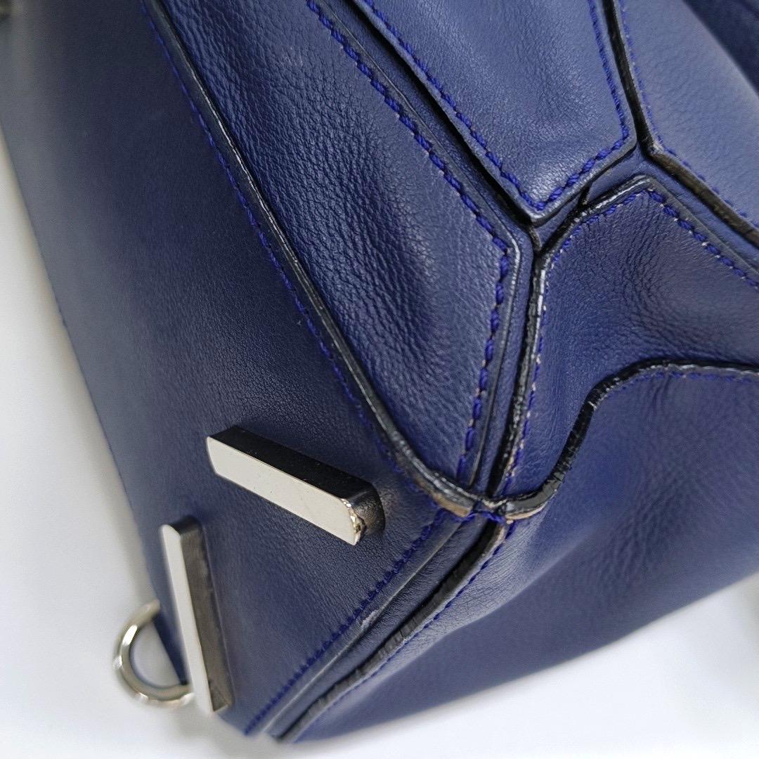 Loewe Sac en cuir de veau Puzzle Small Navy en vente 15