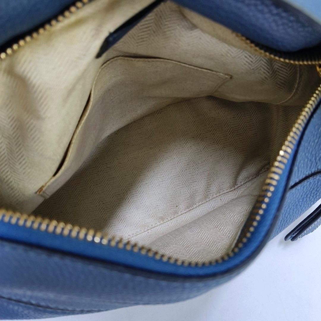 Loewe Puzzle Small Navy Calfskin leather bag In Good Condition For Sale In AUBERVILLIERS, FR