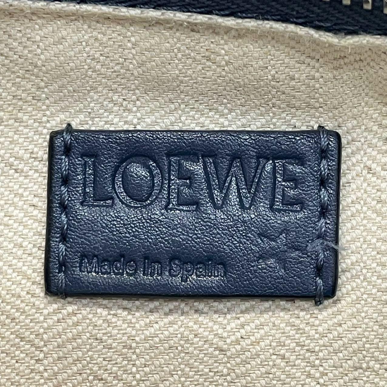 Loewe Puzzle Small Navy Tasche aus genarbtem Kalbsleder im Angebot 5