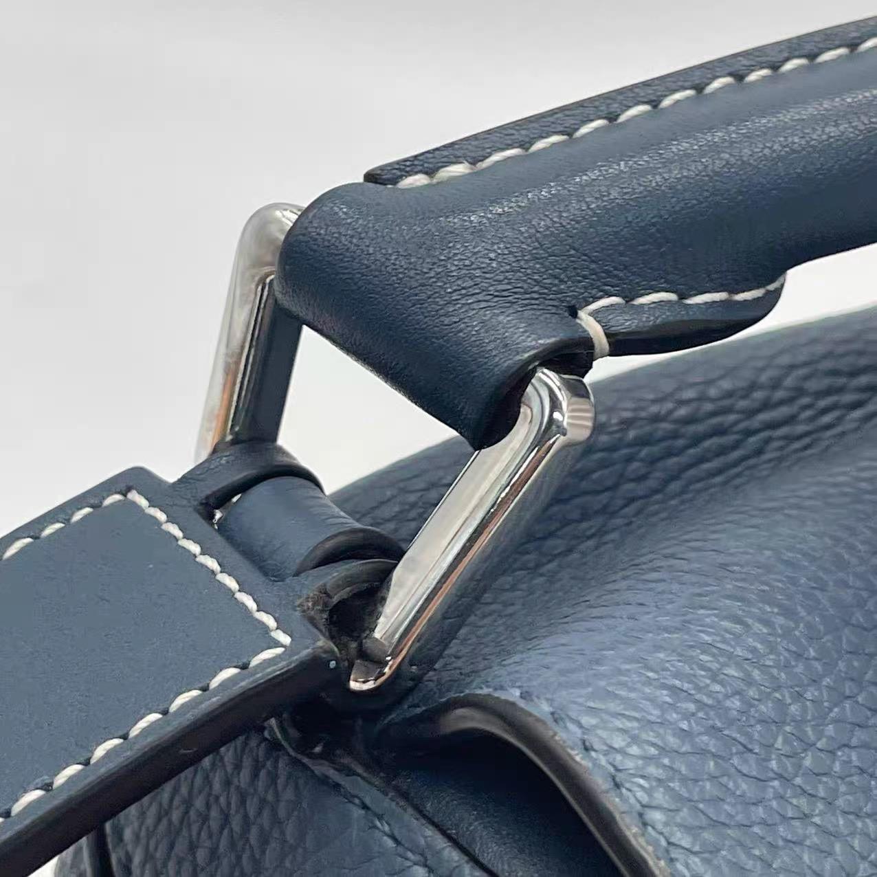 Loewe Puzzle Small Navy Tasche aus genarbtem Kalbsleder im Angebot 10