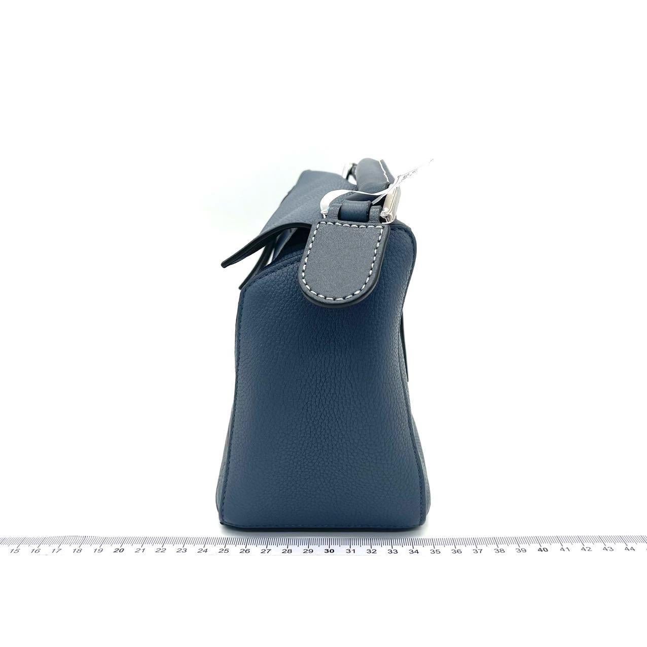 Loewe Puzzle Small Navy Tasche aus genarbtem Kalbsleder im Zustand „Gut“ im Angebot in AUBERVILLIERS, FR