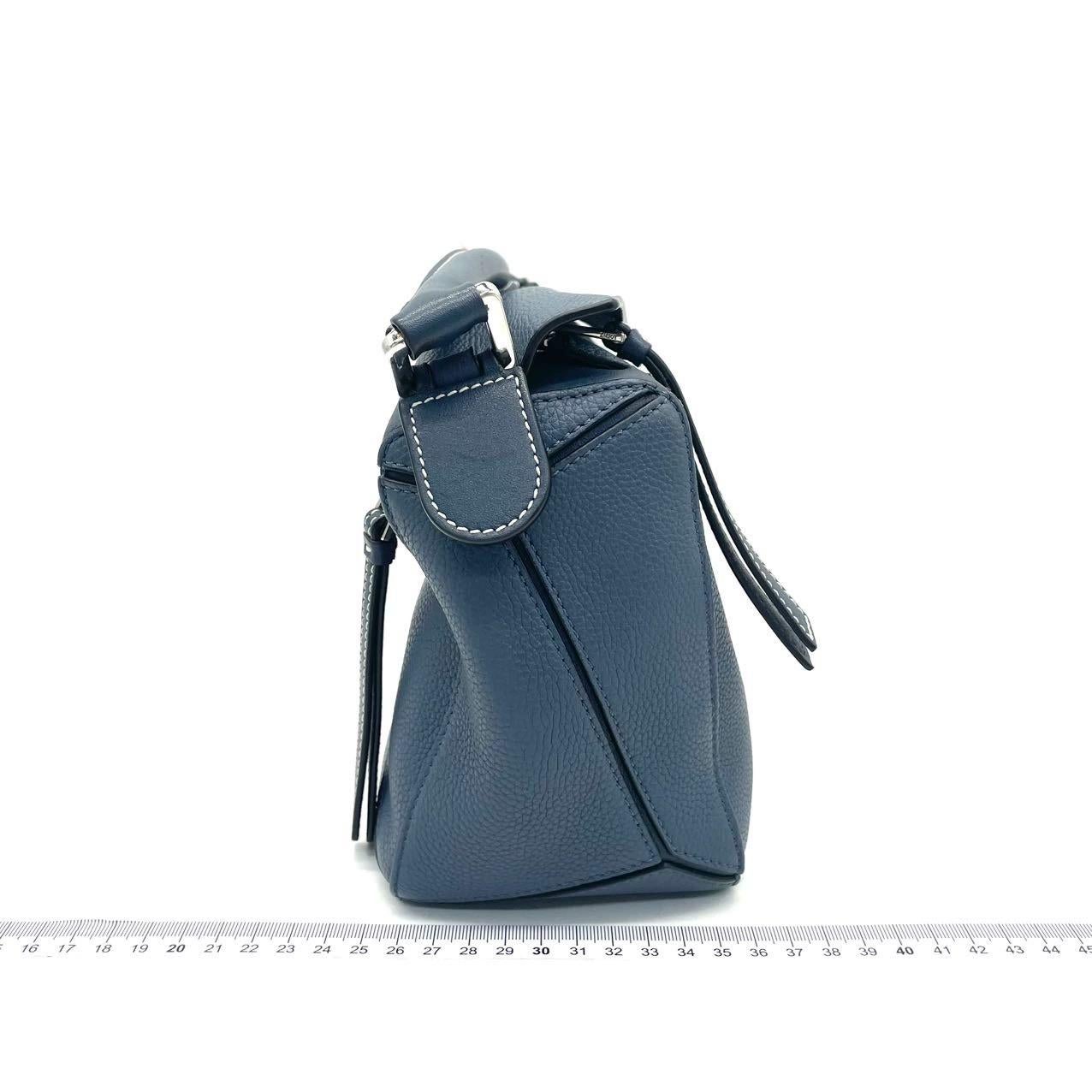 Loewe Puzzle Small Navy Tasche aus genarbtem Kalbsleder Damen im Angebot