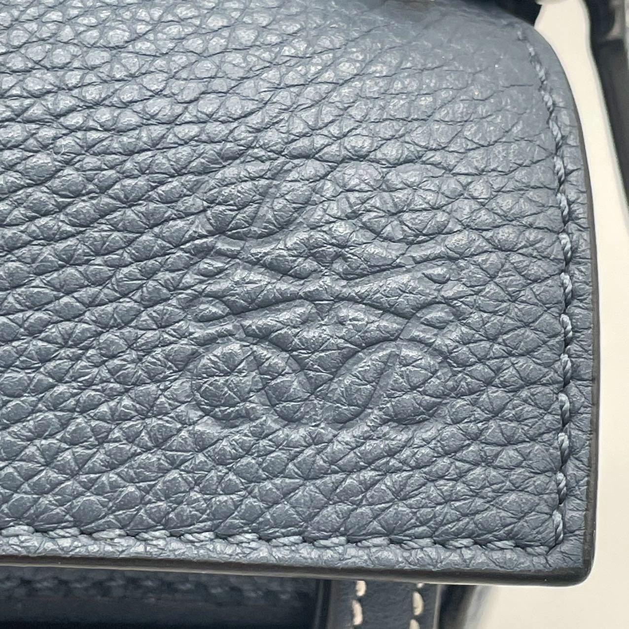 Loewe Puzzle Small Navy Tasche aus genarbtem Kalbsleder im Angebot 3