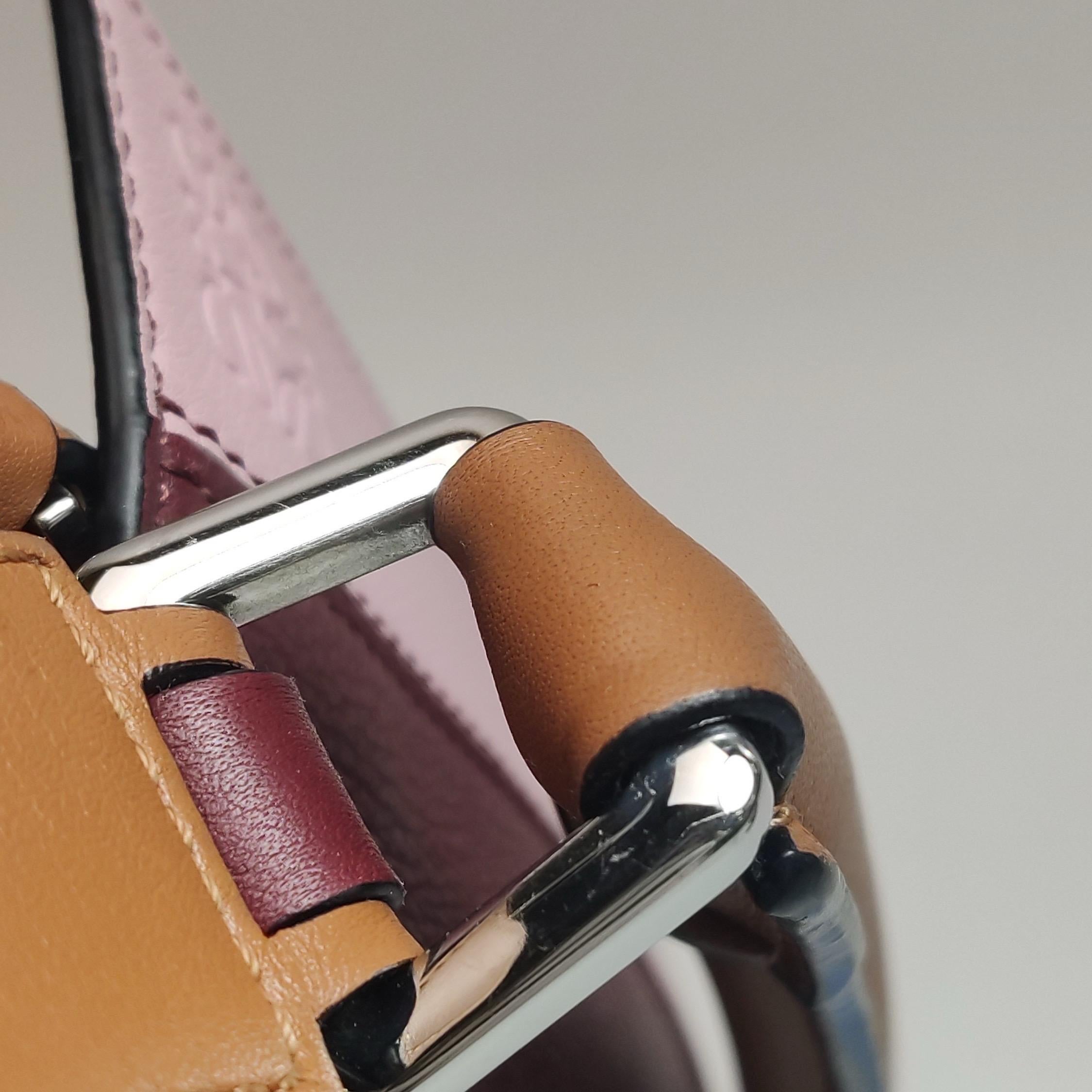 Loewe Puzzle Piccola Borsa a tracolla a strisce rosa e borgogna in vendita 8