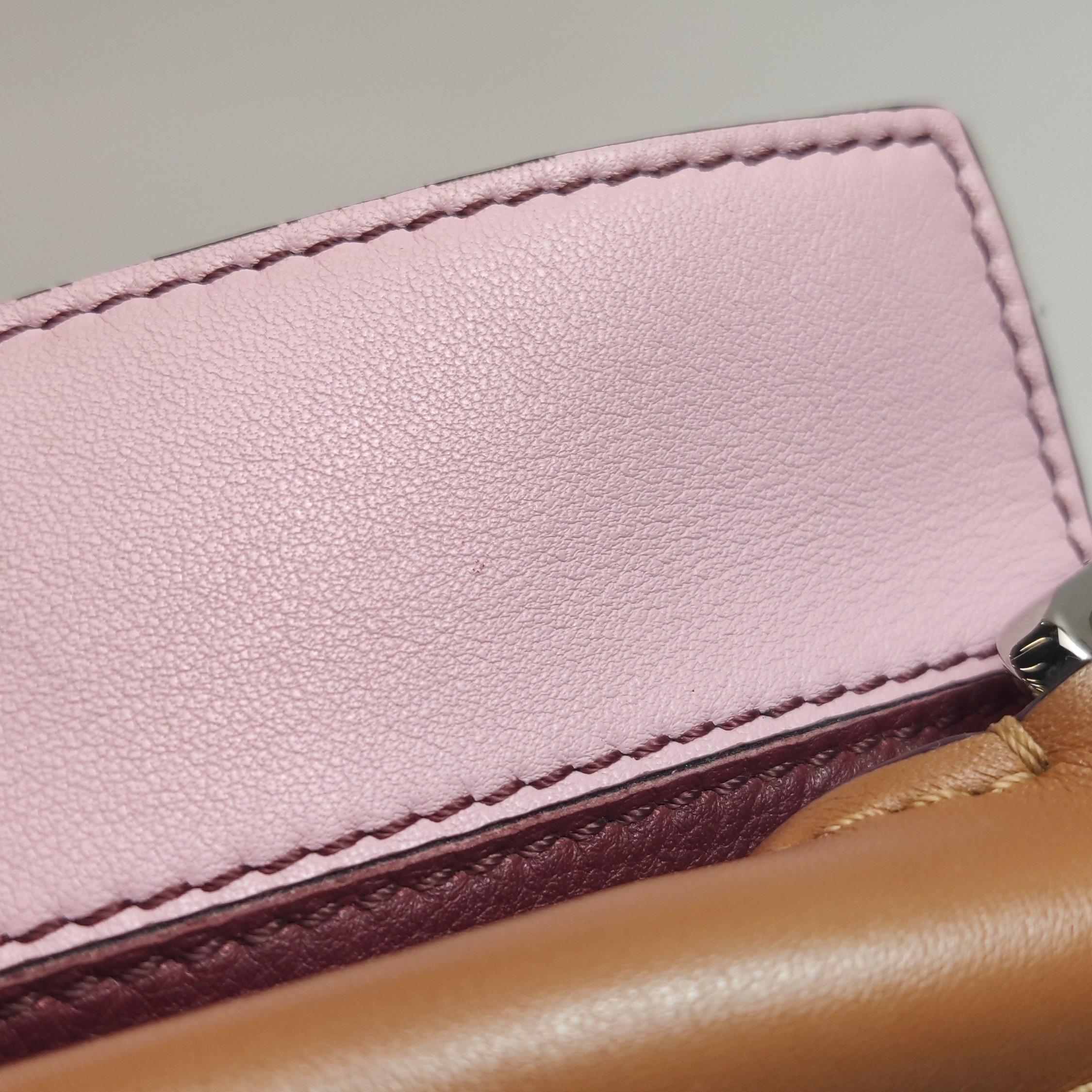 Loewe Puzzle Piccola Borsa a tracolla a strisce rosa e borgogna in vendita 11