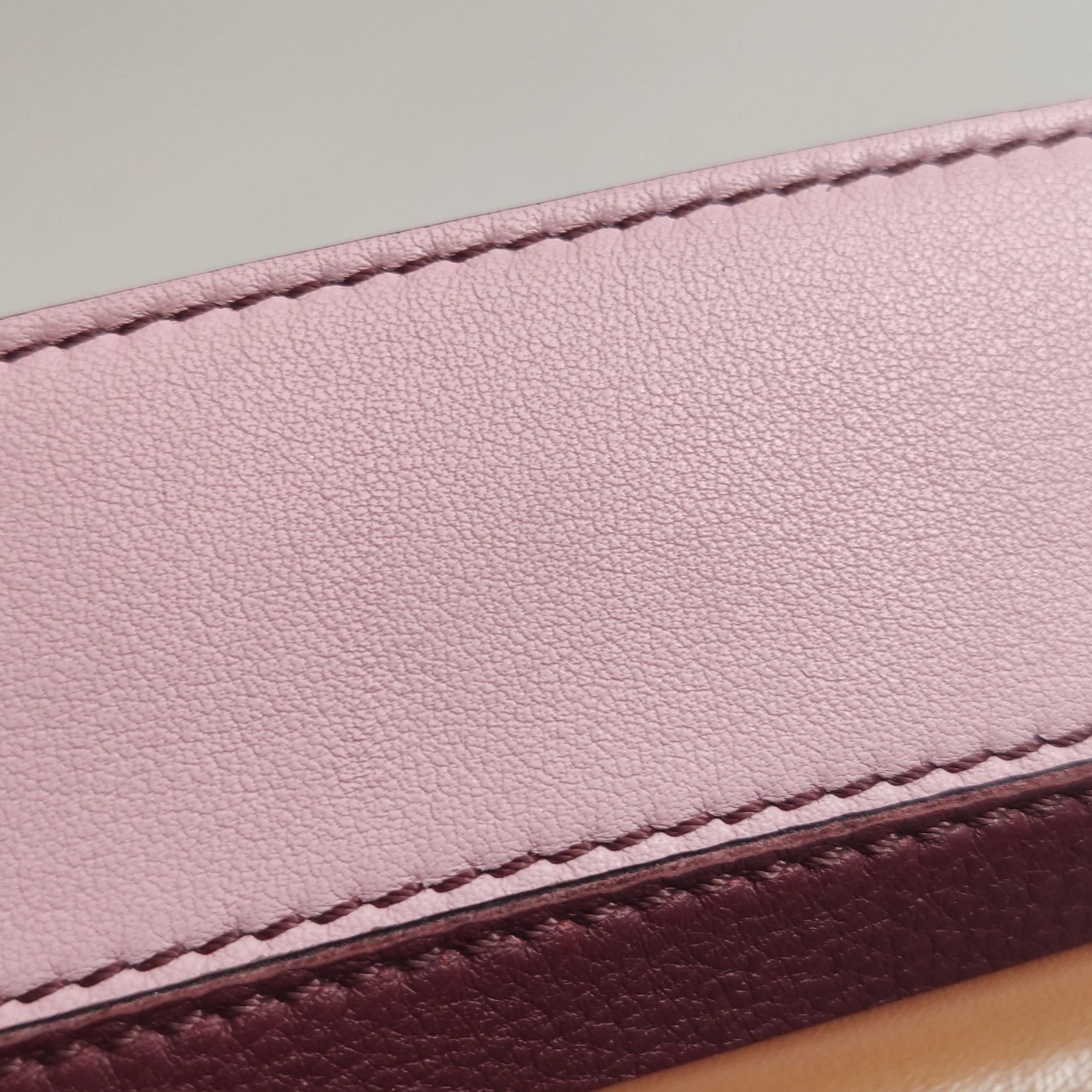 Loewe Puzzle Piccola Borsa a tracolla a strisce rosa e borgogna in vendita 12