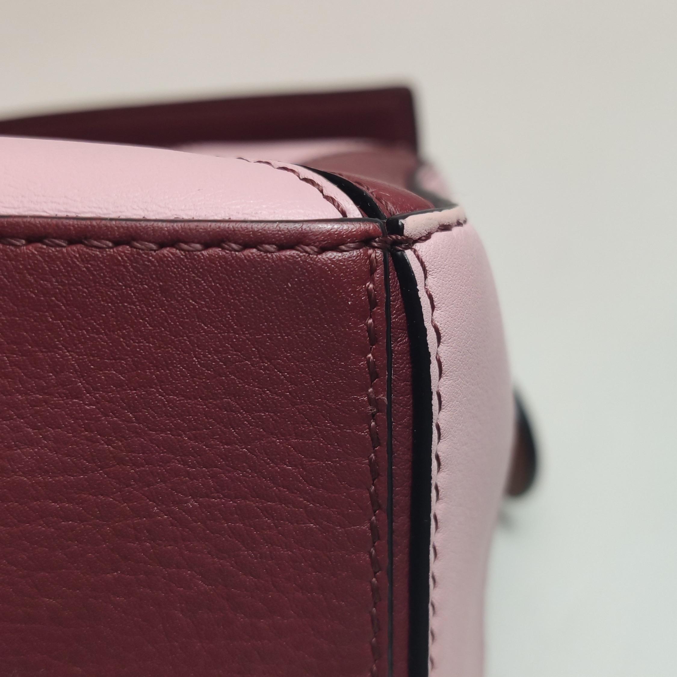 Loewe Puzzle Piccola Borsa a tracolla a strisce rosa e borgogna in vendita 15