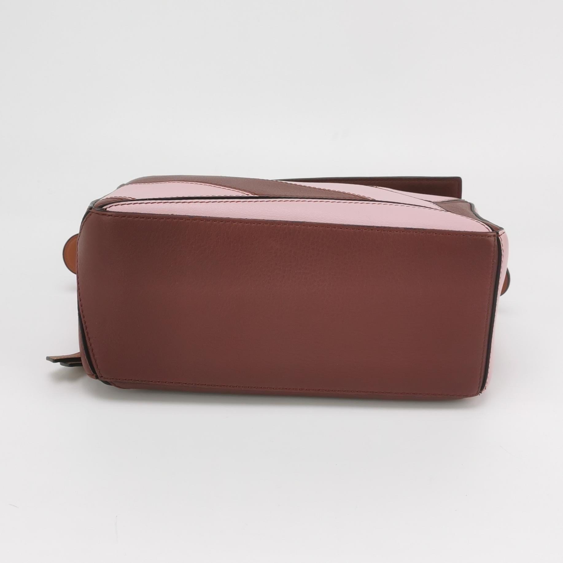 Loewe Puzzle Piccola Borsa a tracolla a strisce rosa e borgogna in vendita 1