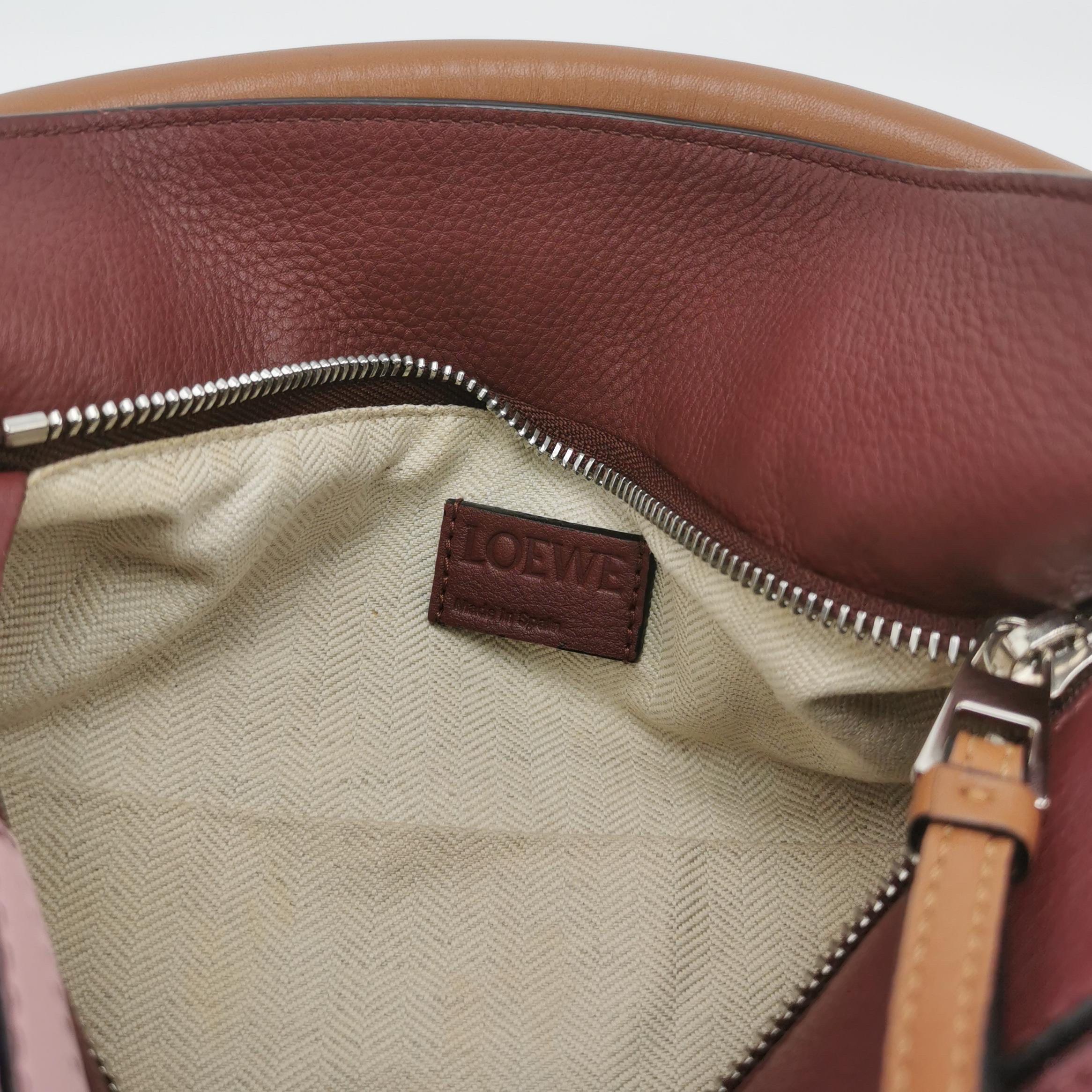 Loewe Puzzle Piccola Borsa a tracolla a strisce rosa e borgogna in vendita 3