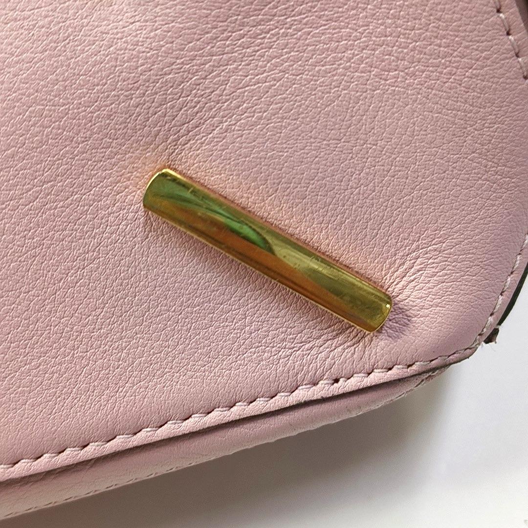 Loewe Puzzle Kleine rosa Umhängetasche im Angebot 5