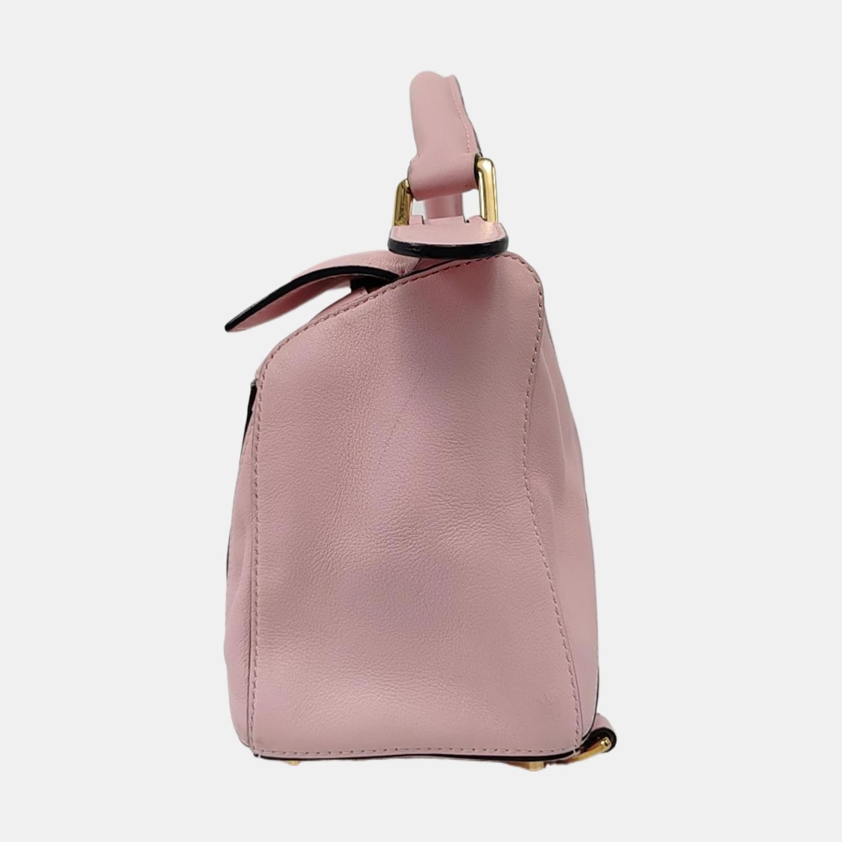 Loewe Puzzle Kleine rosa Umhängetasche (Braun) im Angebot