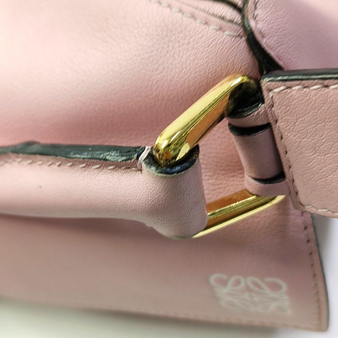 Loewe Puzzle Kleine rosa Umhängetasche im Angebot 3
