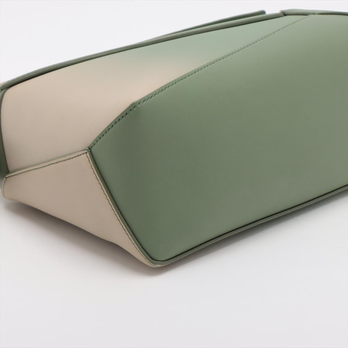 Loewe Puzzle Kleine 3-Ways-Tasche aus Satin- Kalbsleder in Grün im Zustand „Hervorragend“ im Angebot in Ligornetto, CH