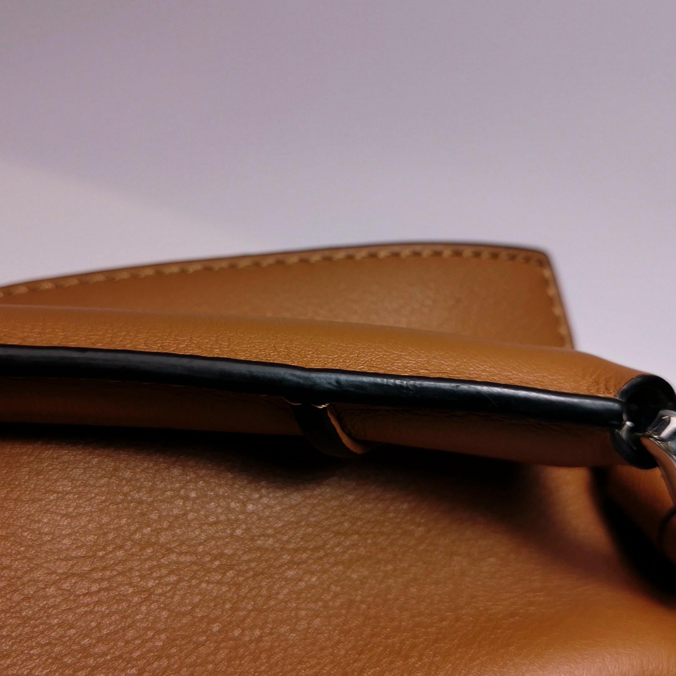 Loewe Puzzle Kleine Tasche aus braunem Kalbsleder Weißes Logo im Angebot 14