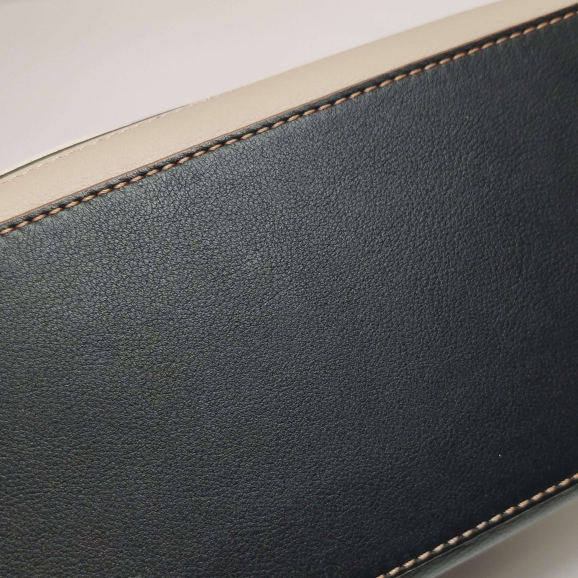 Loewe Puzzle Small Tricolor Black Grey Calfskin Leather Braided Handle Crossbody (en anglais) en vente 10