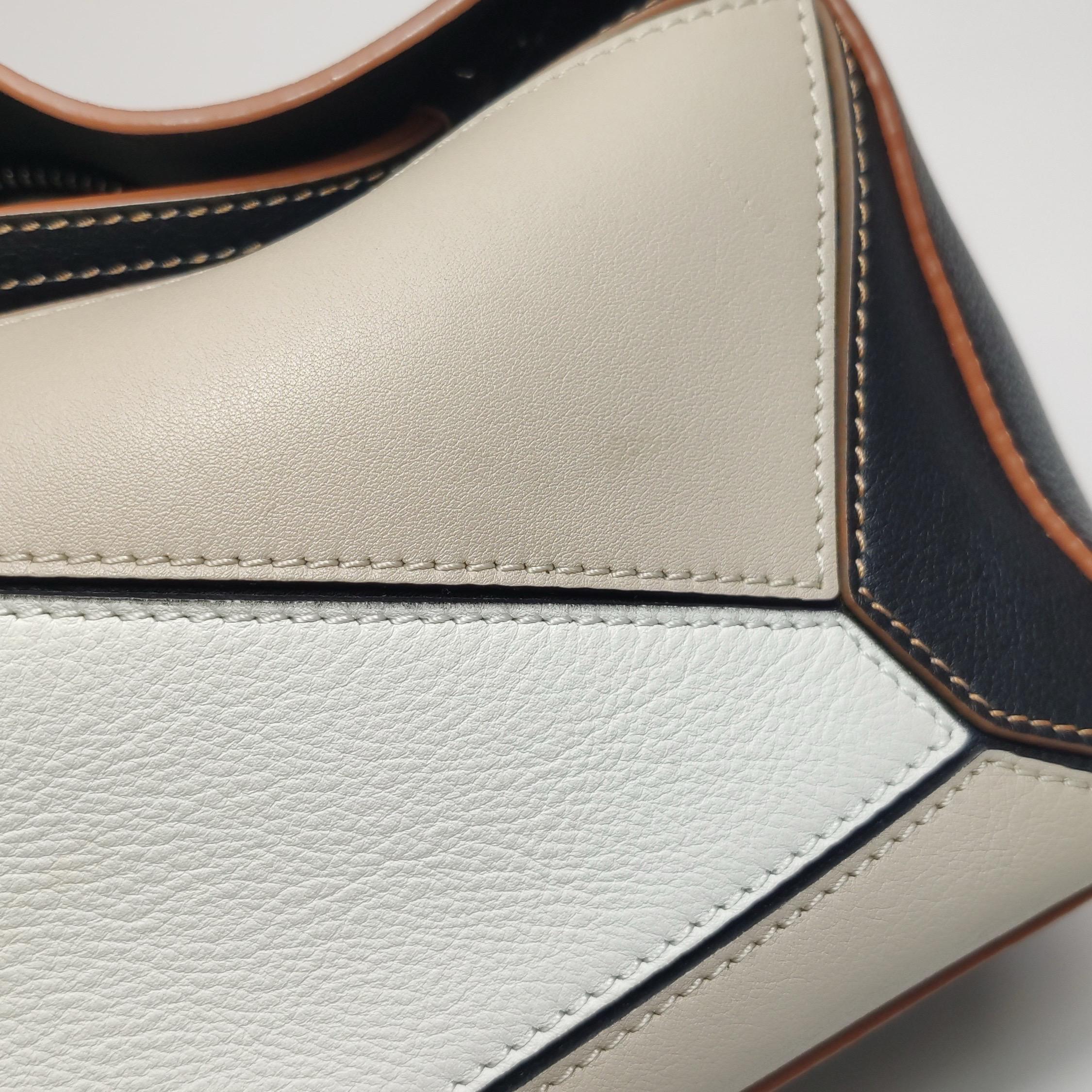 Loewe Puzzle Small Tricolor Black Grey Calfskin Leather Braided Handle Crossbody (en anglais) en vente 14