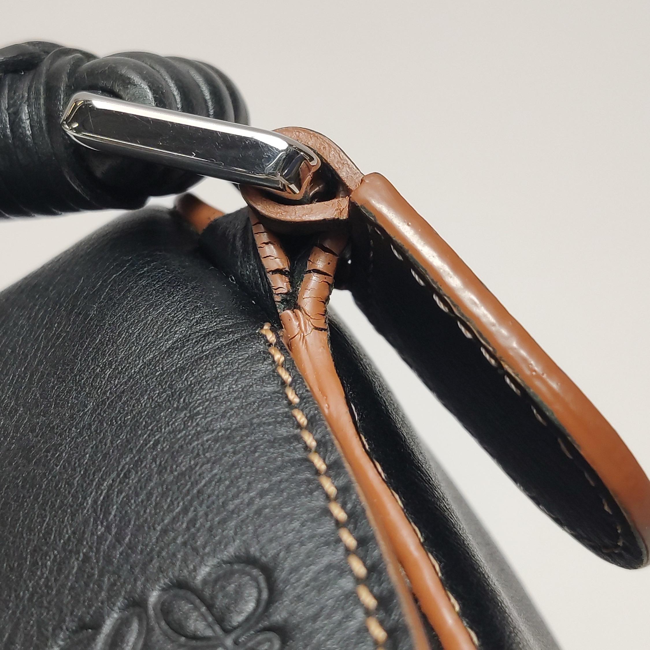 Loewe Puzzle Small Tricolor Black Grey Calfskin Leather Braided Handle Crossbody (en anglais) en vente 15