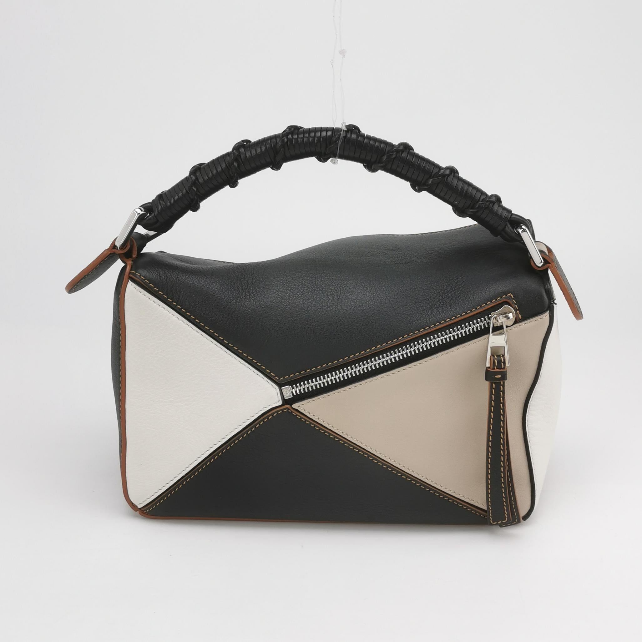 Loewe Puzzle Small Tricolor Black Grey Calfskin Leather Braided Handle Crossbody (en anglais) Pour femmes en vente