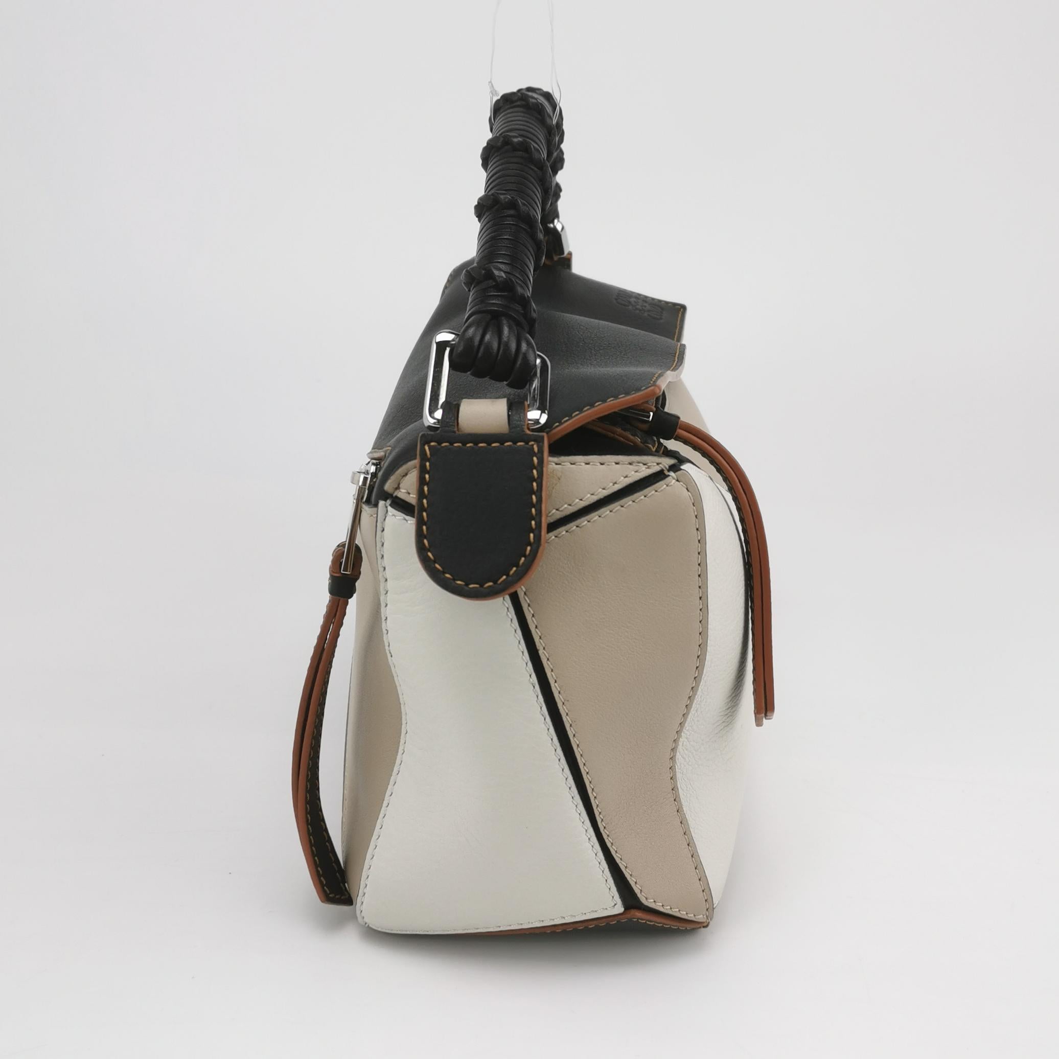 Loewe Puzzle Small Tricolor Black Grey Calfskin Leather Braided Handle Crossbody (en anglais) en vente 1