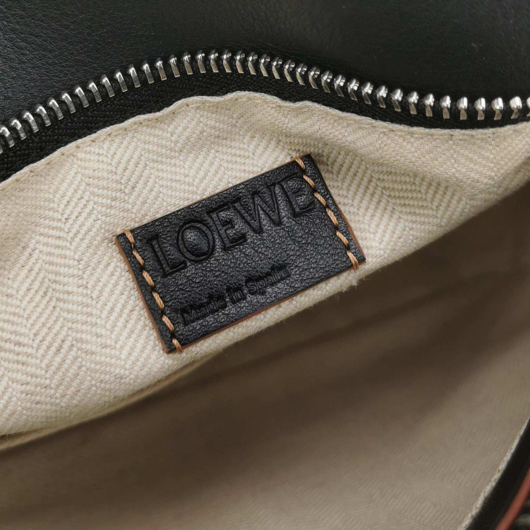 Loewe Puzzle Small Tricolor Black Grey Calfskin Leather Braided Handle Crossbody (en anglais) en vente 3