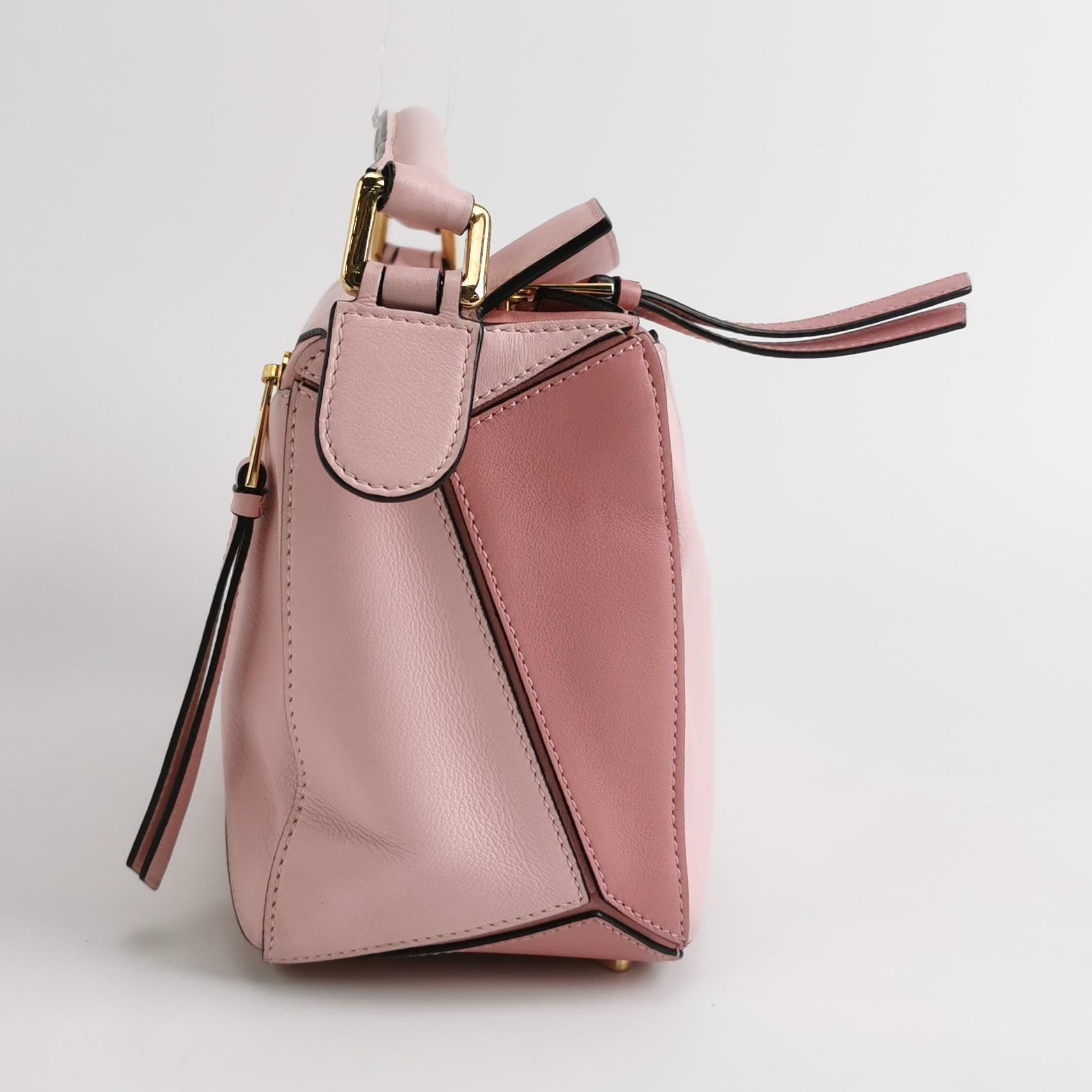Loewe Puzzle Small Tricolor Pink Crossbody Bag Bon état - En vente à AUBERVILLIERS, FR