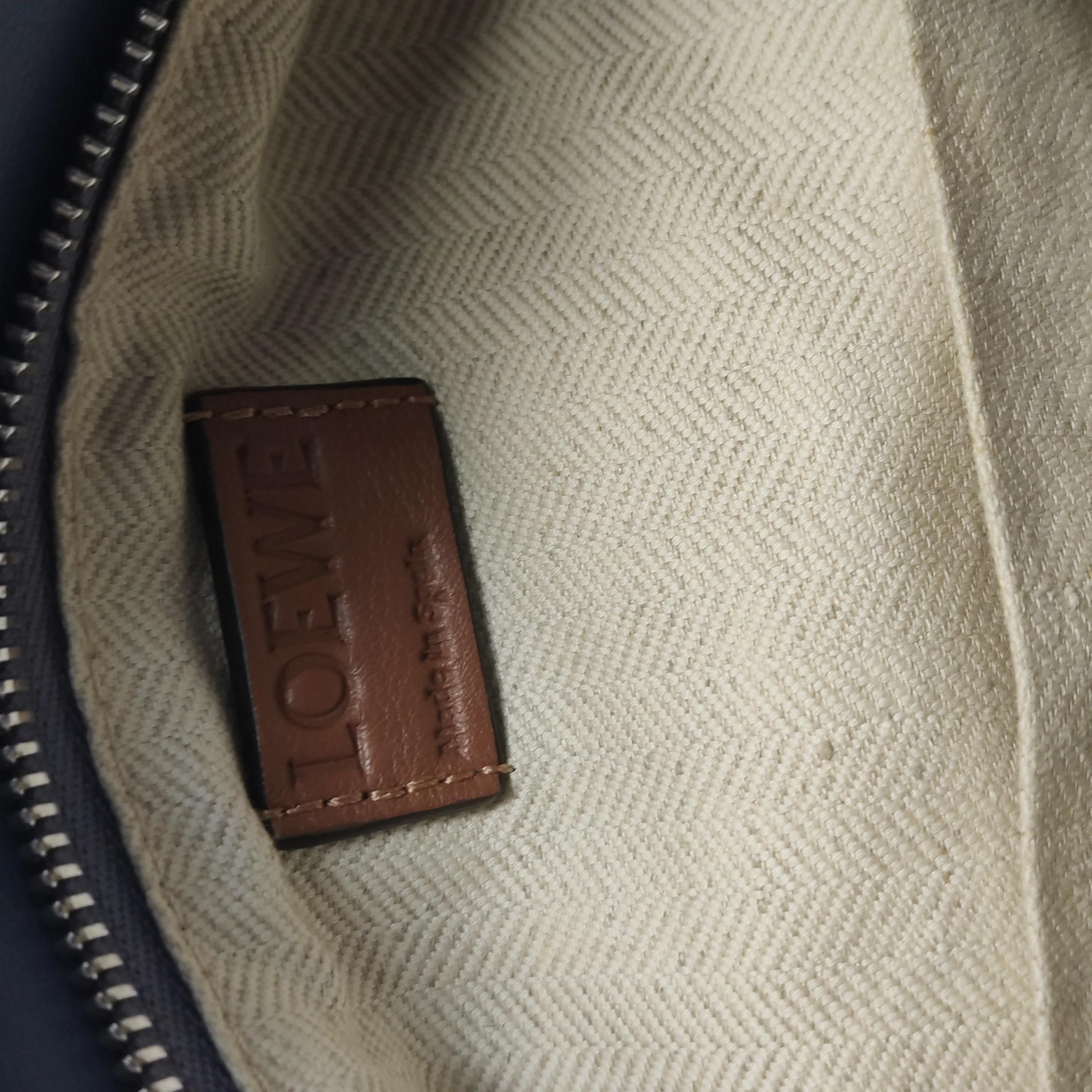 Bolso Crossbody de piel de becerro Loewe Puzzle Pequeño Tricolor Morado Rosa Gris en venta 6