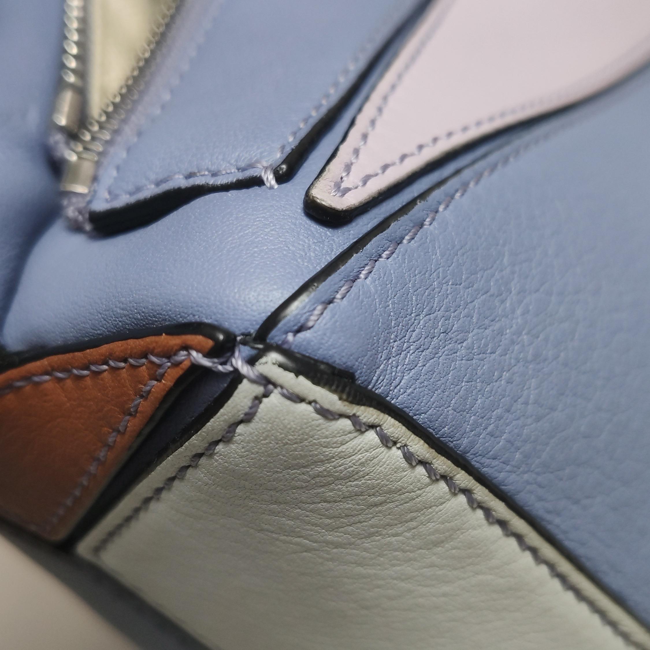 Bolso Crossbody de piel de becerro Loewe Puzzle Pequeño Tricolor Morado Rosa Gris en venta 9