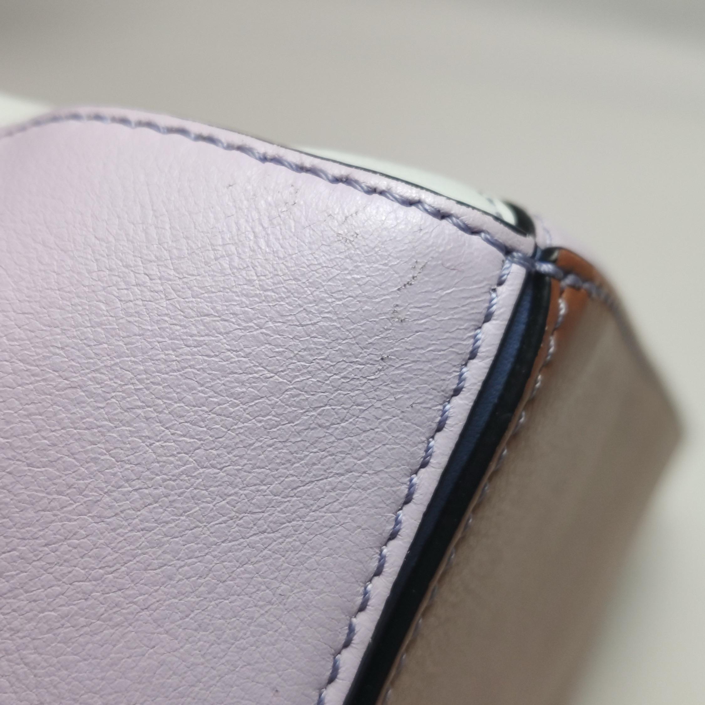 Bolso Crossbody de piel de becerro Loewe Puzzle Pequeño Tricolor Morado Rosa Gris en venta 10