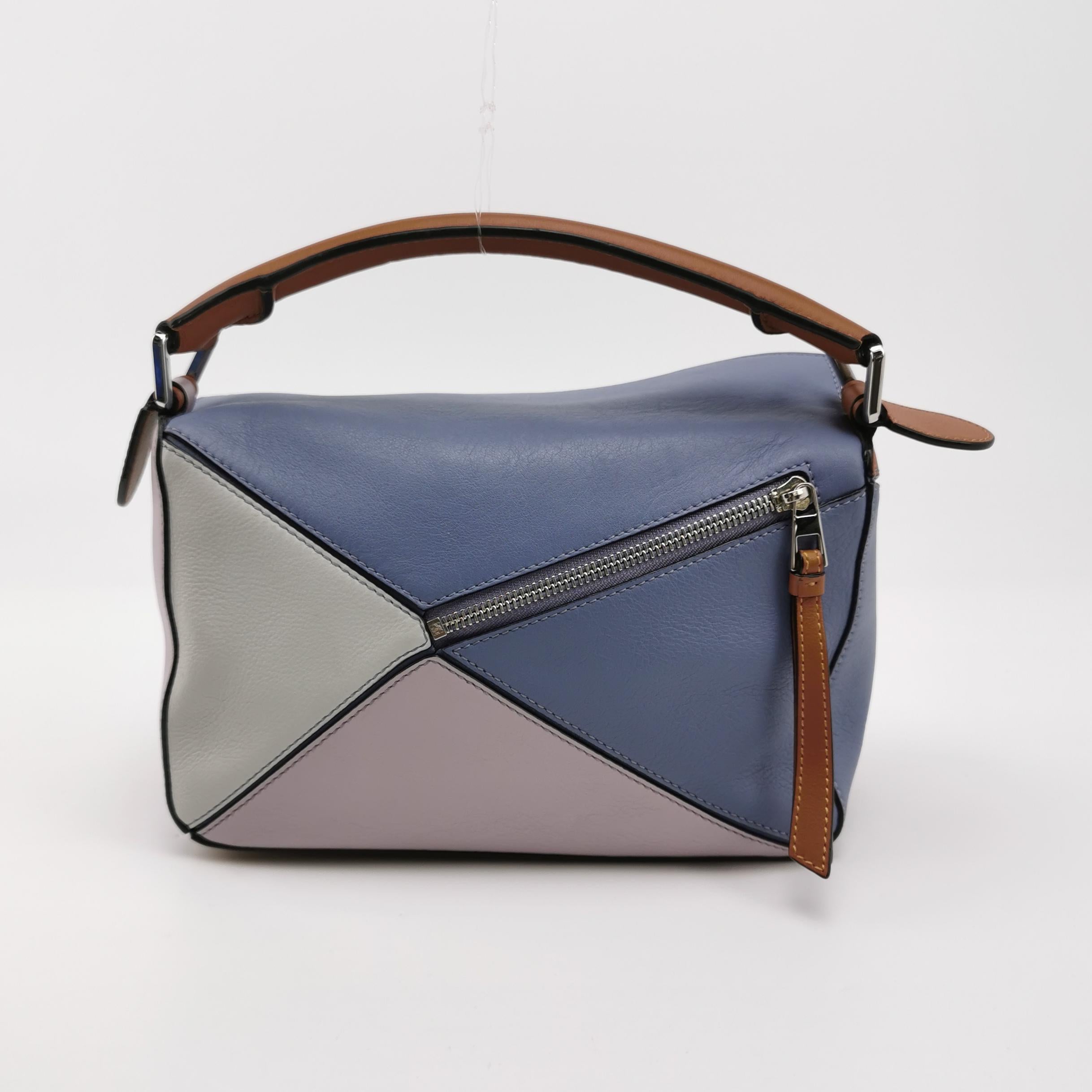 Bolso Crossbody de piel de becerro Loewe Puzzle Pequeño Tricolor Morado Rosa Gris en venta 1