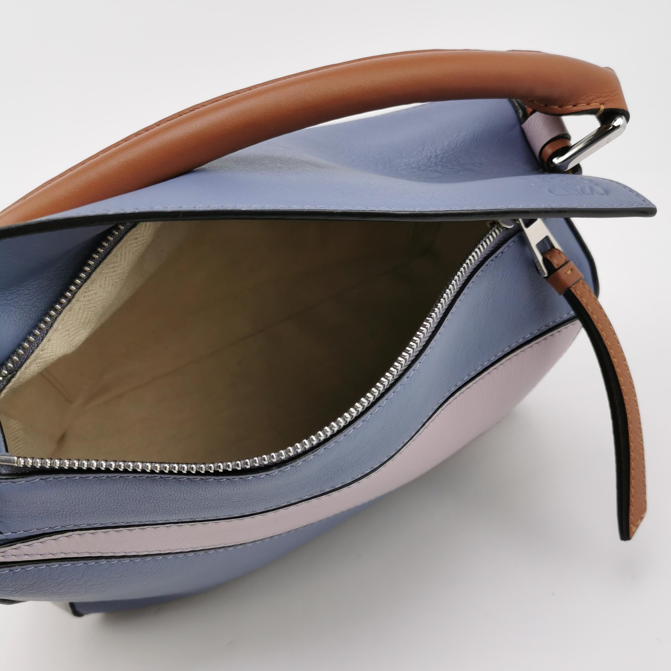 Bolso Crossbody de piel de becerro Loewe Puzzle Pequeño Tricolor Morado Rosa Gris en venta 3