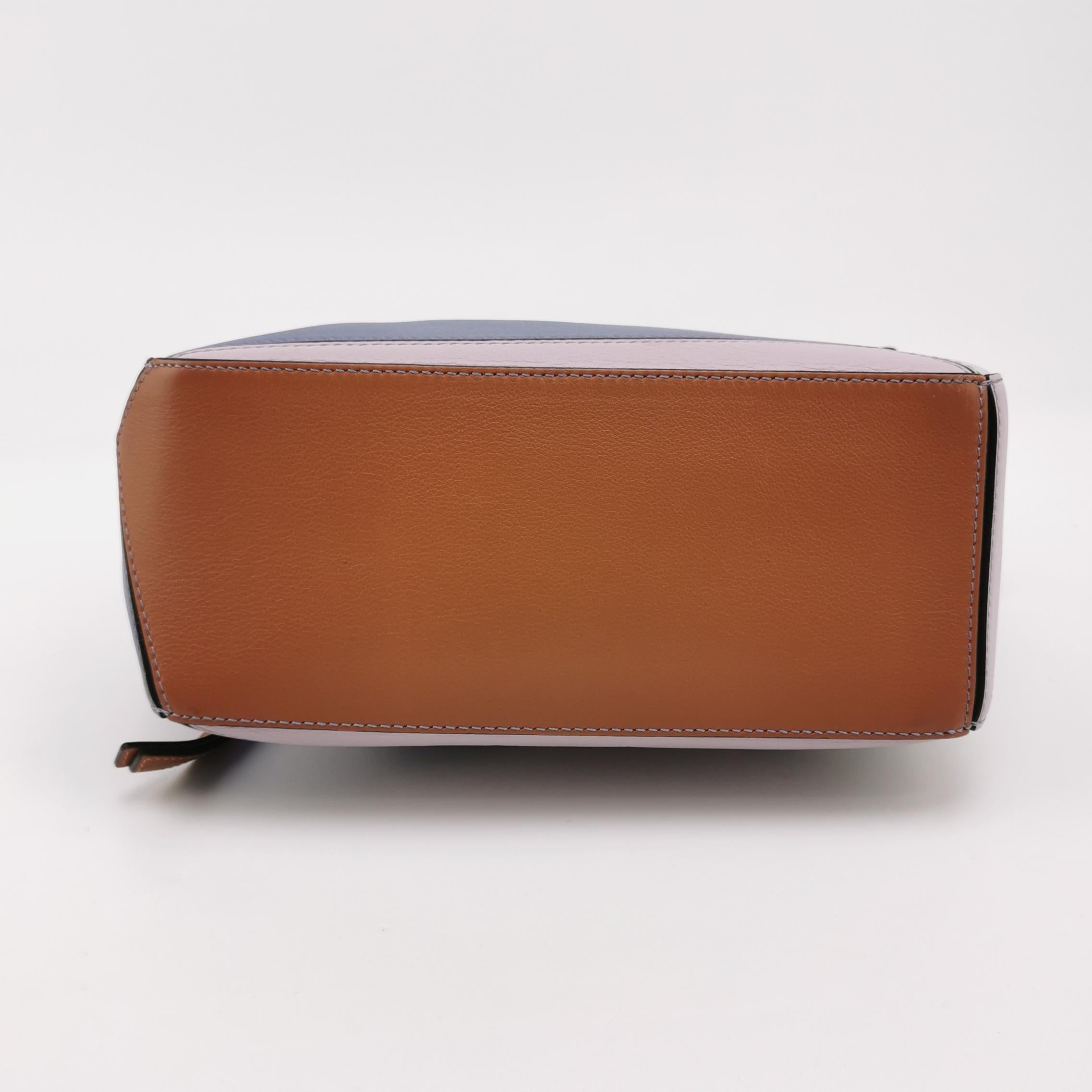 Bolso Crossbody de piel de becerro Loewe Puzzle Pequeño Tricolor Morado Rosa Gris en venta 4