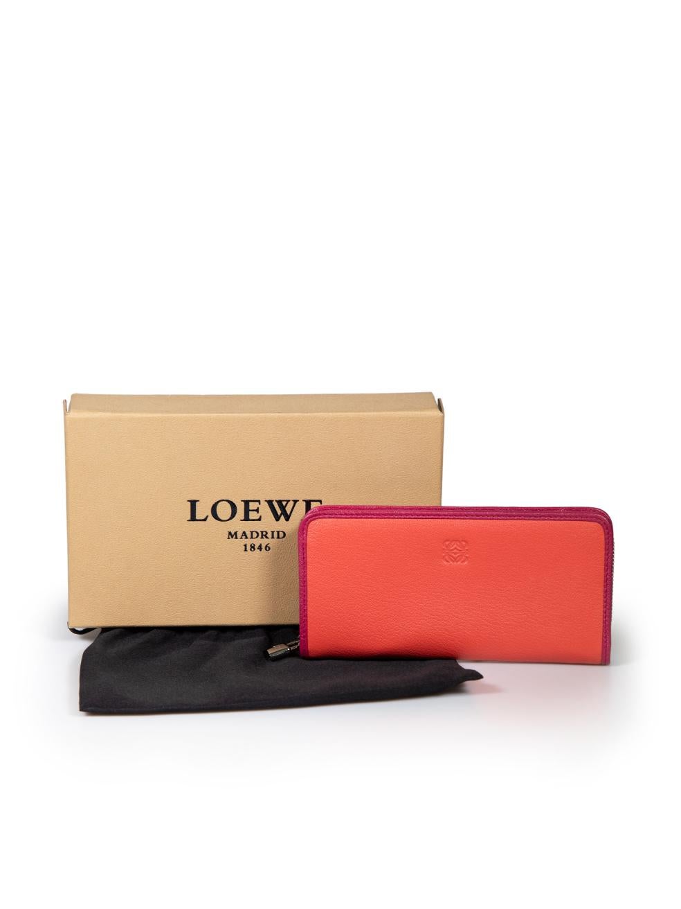 Loewe - Portefeuille long zippé en cuir rouge Amazona en vente 2