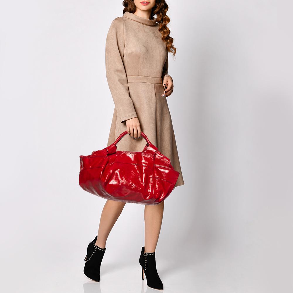 Loewe Red Patent Leather Aire Hobo In Excellent Condition In Dubai, Al Qouz 2