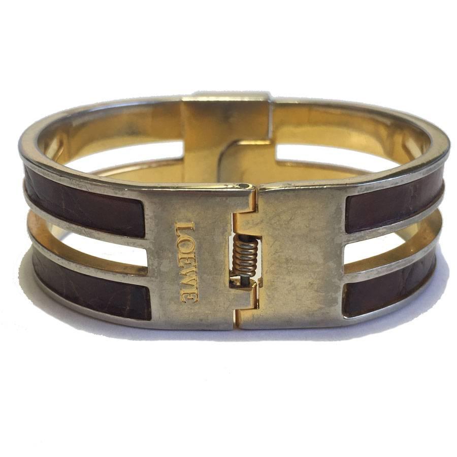 LOEWE Rigid Bracelet in Gilded Metal and Brown Leather In Good Condition In Paris, FR