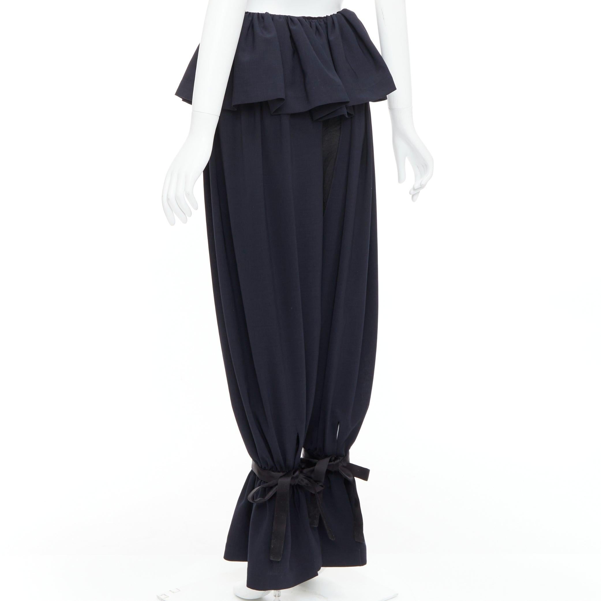 LOEWE Runway Rushed navy black ruffle peplum cuffed ballon pants FR36 S
Reference: TGAS/E00417
Brand: Loewe
Designer: JW Anderson
Model: Rushed
Material: Viscose
Color: Black, Navy
Pattern: Solid
Closure: Zip Fly
Lining: Black Fabric
Made in: