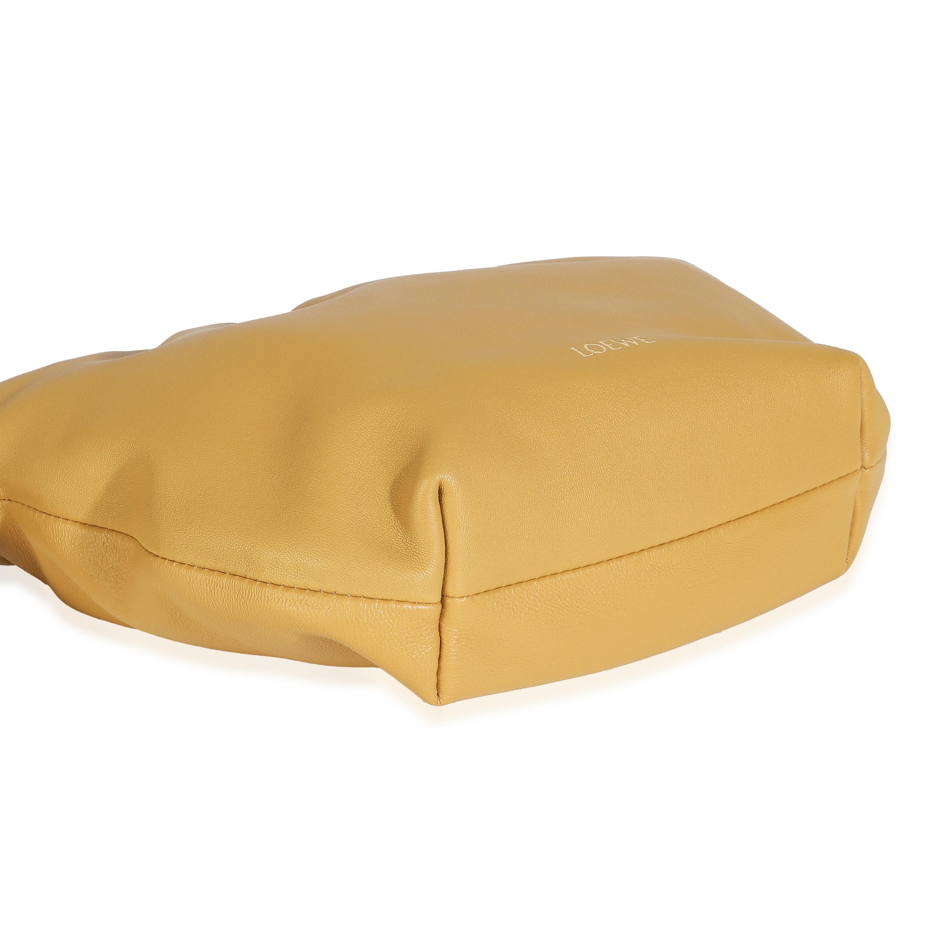 Donna Loewe Sahara Nappa Mini Flamenco Crossbody in vendita